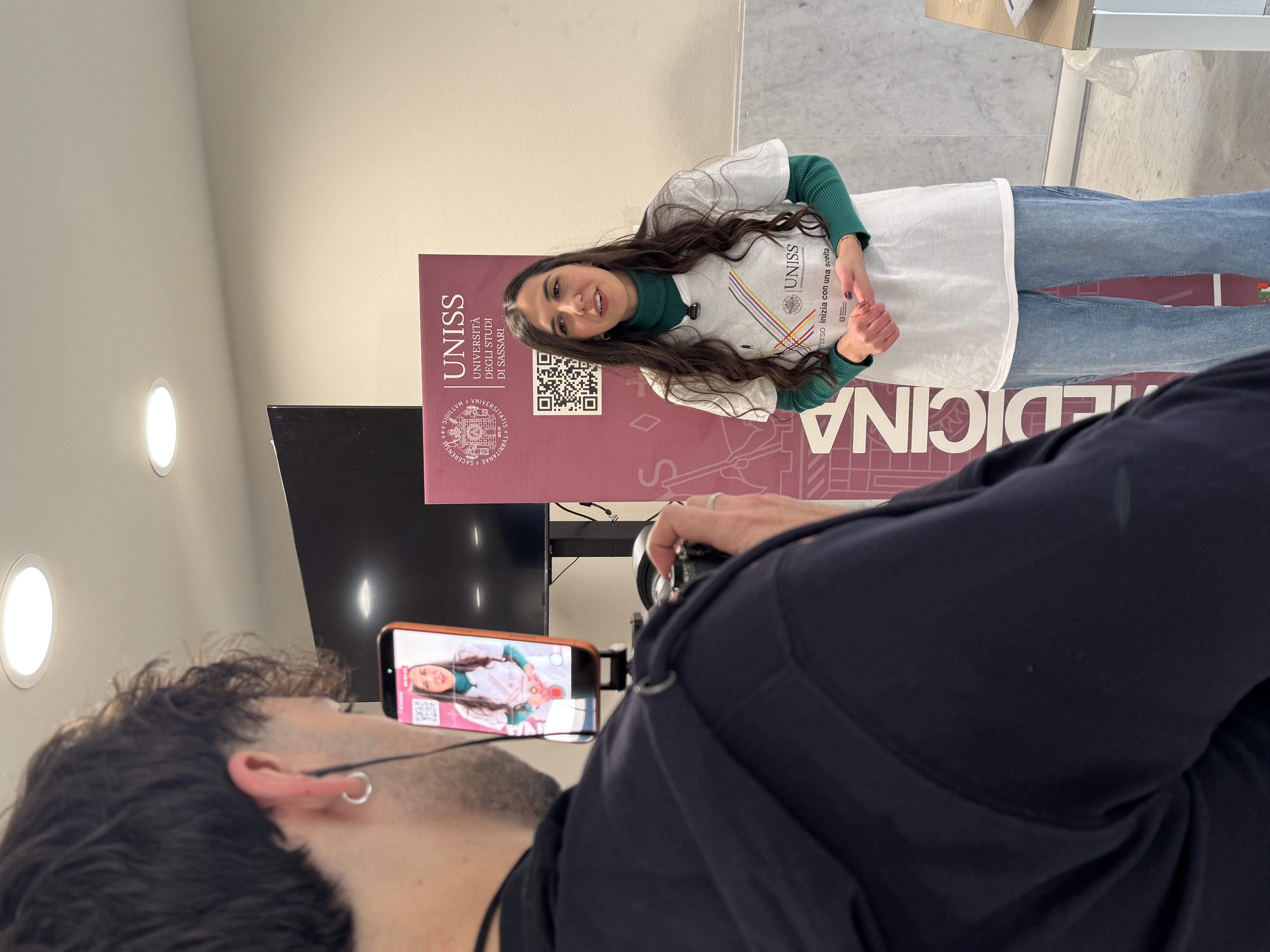 Studentessa del Dipartimento di Medicina veterinaria durante le Giornate dell'Orientamento 2026