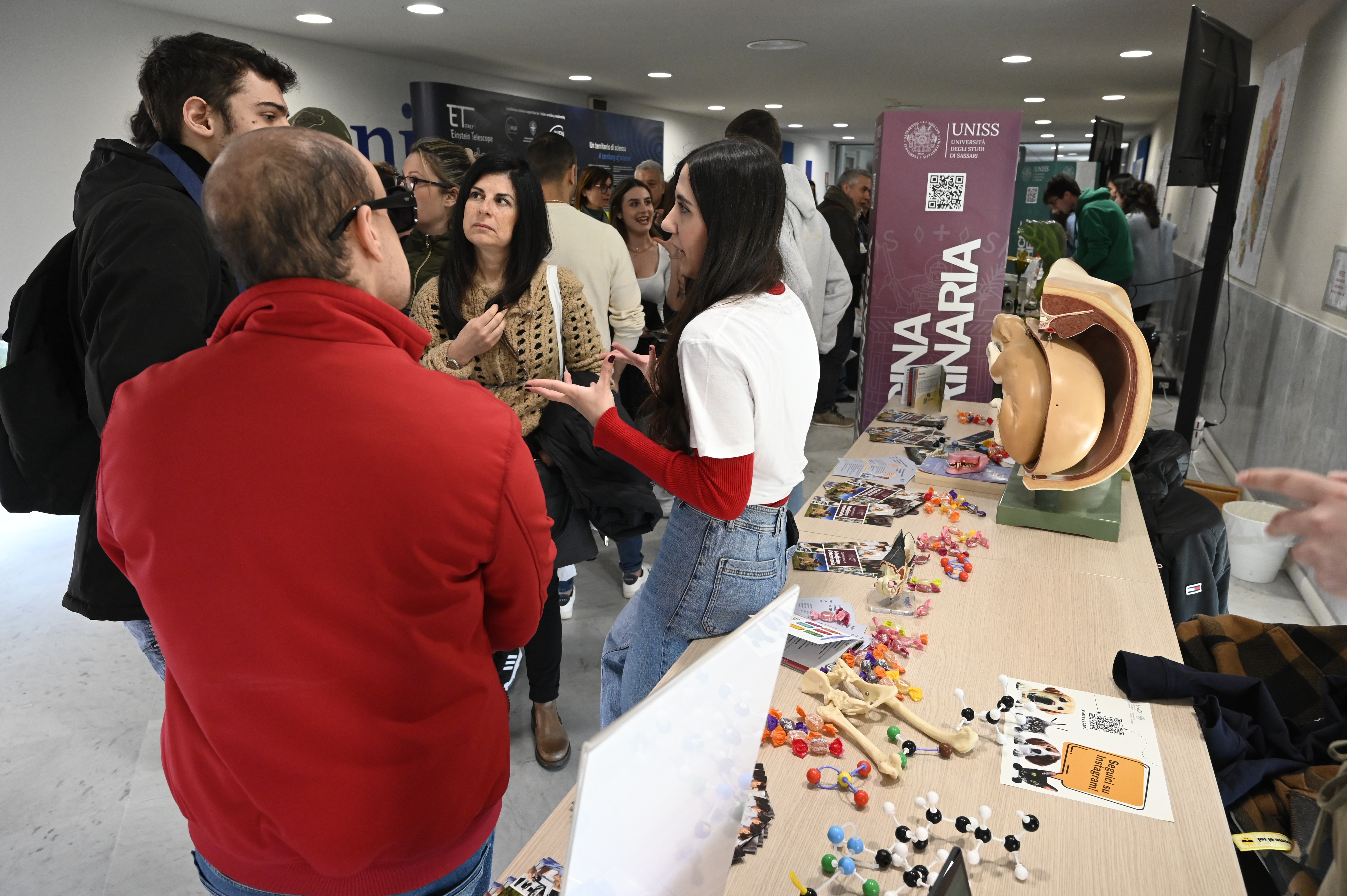 Stand del Dipartimento di Medicina veterinaria alle Giornate dell'Orientamento dell'Università di Sassari